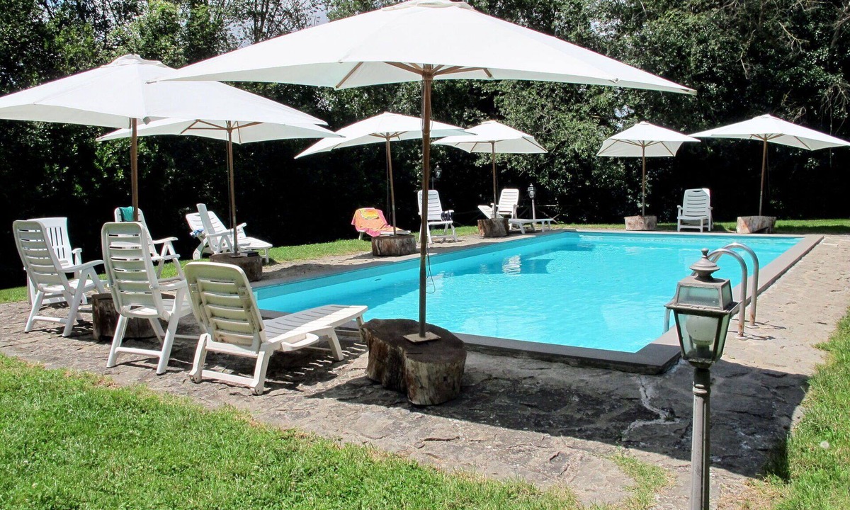 Bagnoregio Villa | Cosy apartment in villa for 8 people with WIFI, pool, TV, patio and pets allowed