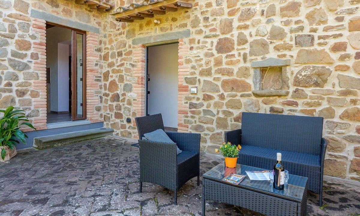 Scansano House | Cosy apartment in villa for 3 people with WIFI, patio, pets allowed and panoramic view