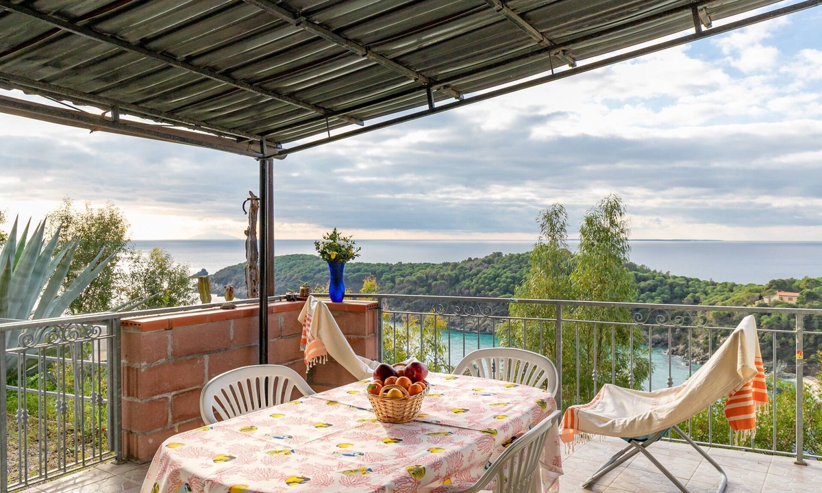 Campo nell'Elba Apartment | Cottage with Wi-Fi, Sea View Terrace, Pets Welcome