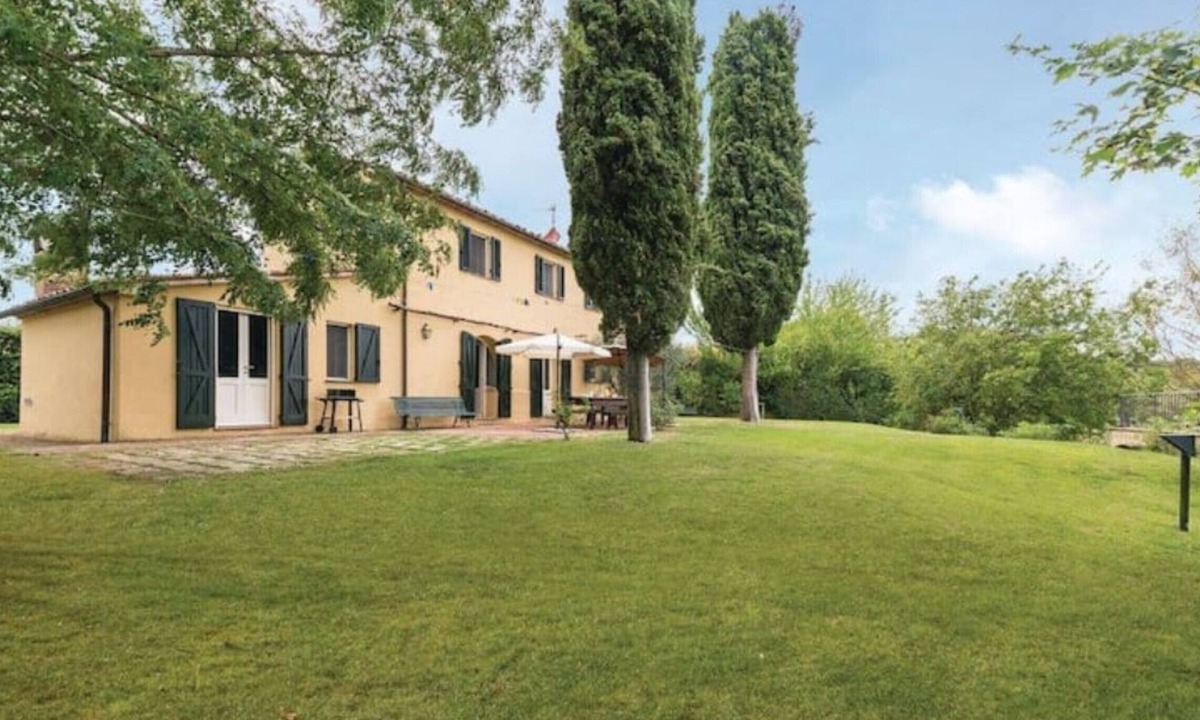 Cetona House | Country House 'La Francesca' with Private Pool, Garden, and Wi-Fi