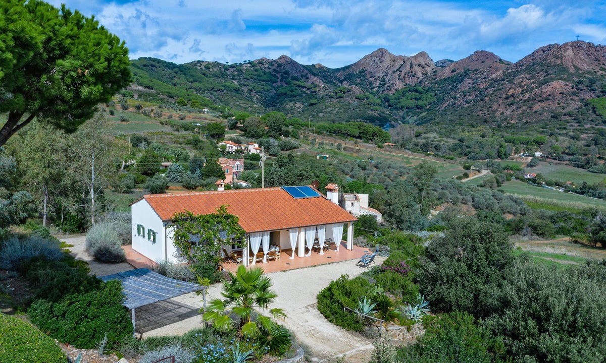 Porto Azzurro House | Country house with garden and with a view 8 min to the village of Porto Azzurro