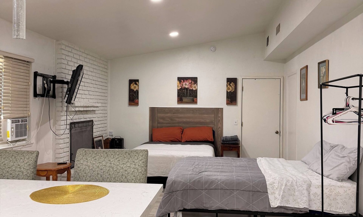 Lancaster Apartment | Cozy 1-bedroom 2 bed studio in pleasant Lancaster