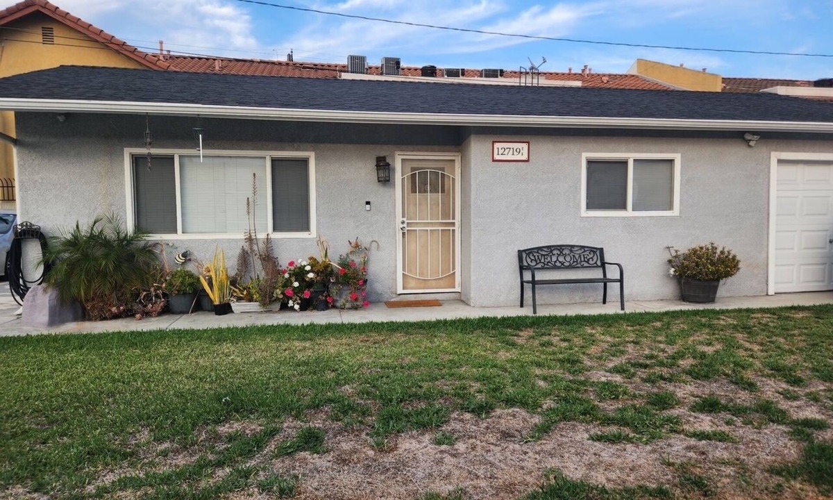 Downey House | Cozy 2-bedroom house in amazing Downey with Central Air & private parking for 2