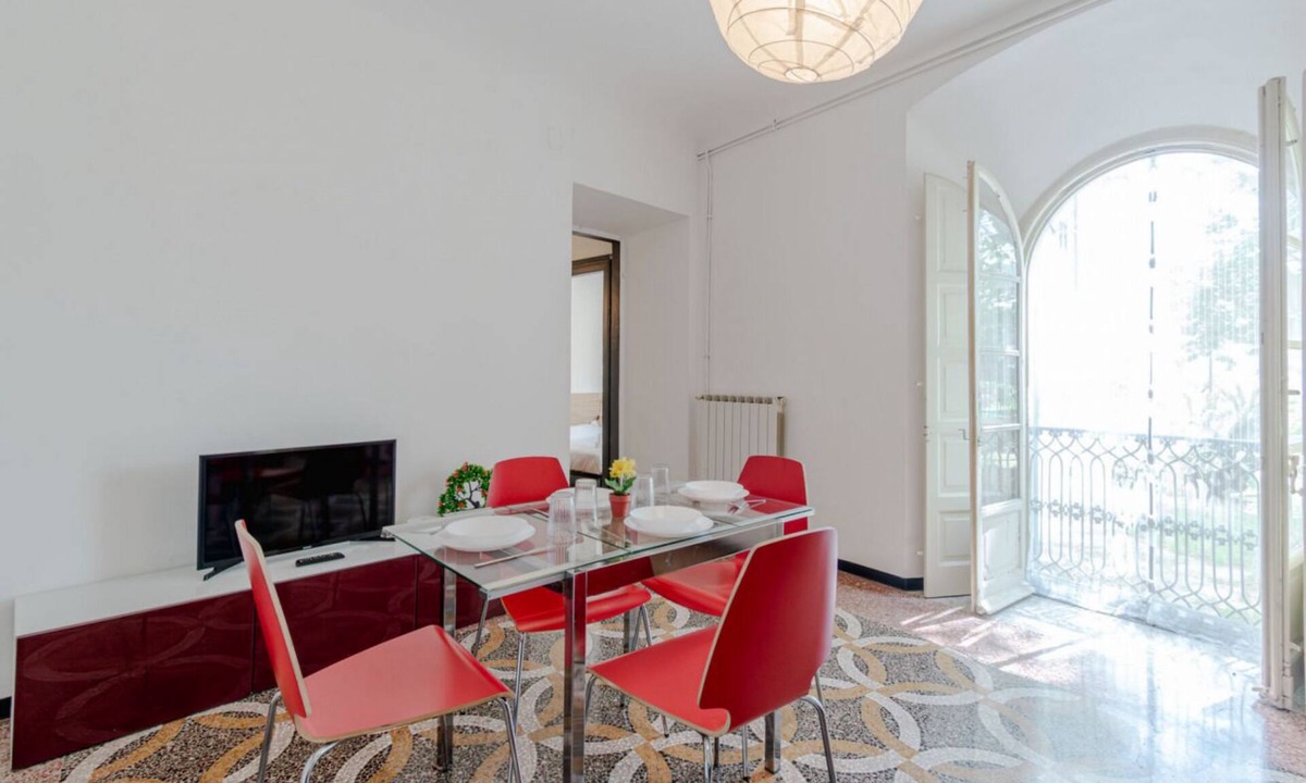 Pre Apartment | Cozy and comfortable 80 square meters apartment, perfect for four people, located on the first floor of a historic building (accessible by stairs).The property is located in the Prè district, one of Genoa's historic areas: the location is ideal for reac