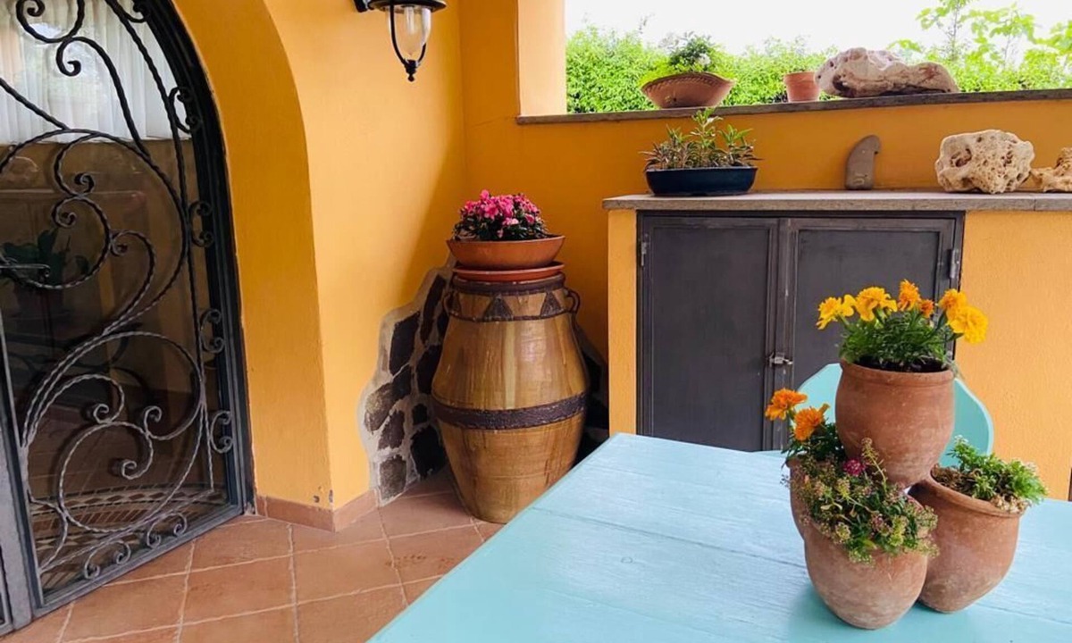 Lake Bracciano Apartment | Cozy apartment surrounded by greenery a short distance from Lake Bracciano