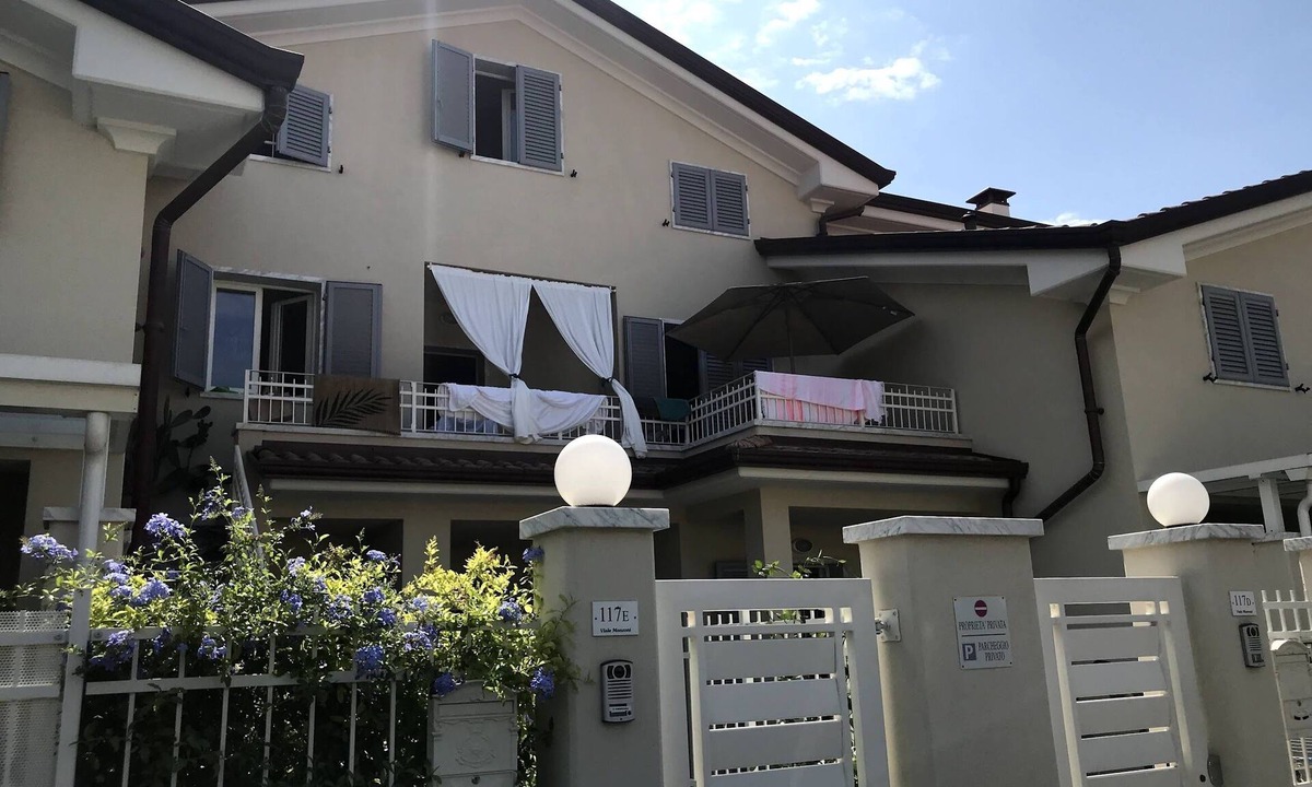 Marina di Carrara Apartment | Cozy apartment 800 mt from the beach