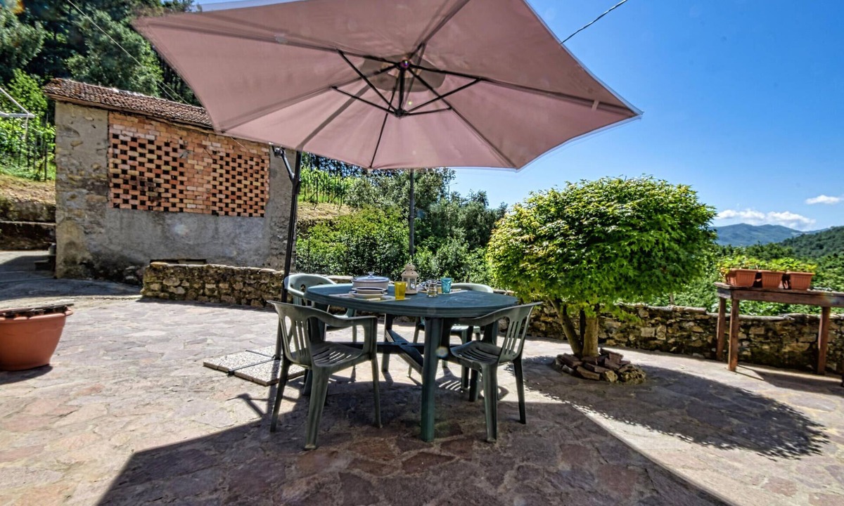 Varese Ligure Apartment | Cozy apartment in Varese Ligure