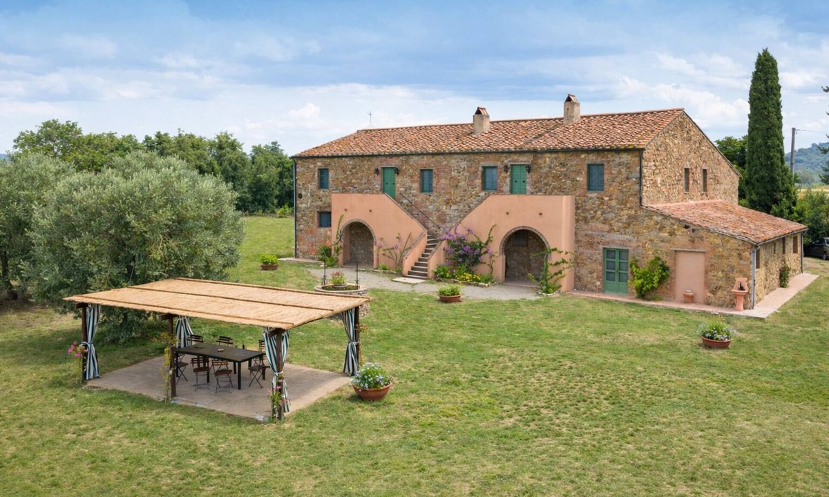 Suvereto House | Cozy Apartment in Tuscan Farmhouse with Pool and Private Patio