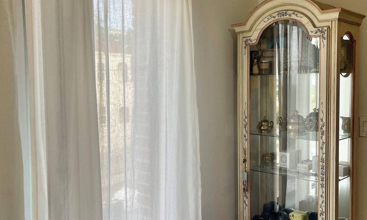 Boyle Heights Apartment | COZY BEDROOM - FULL KITCHEN - CLEAN SPACIOUS LA APARTMENT w. PRIVATE SUITE ROOM