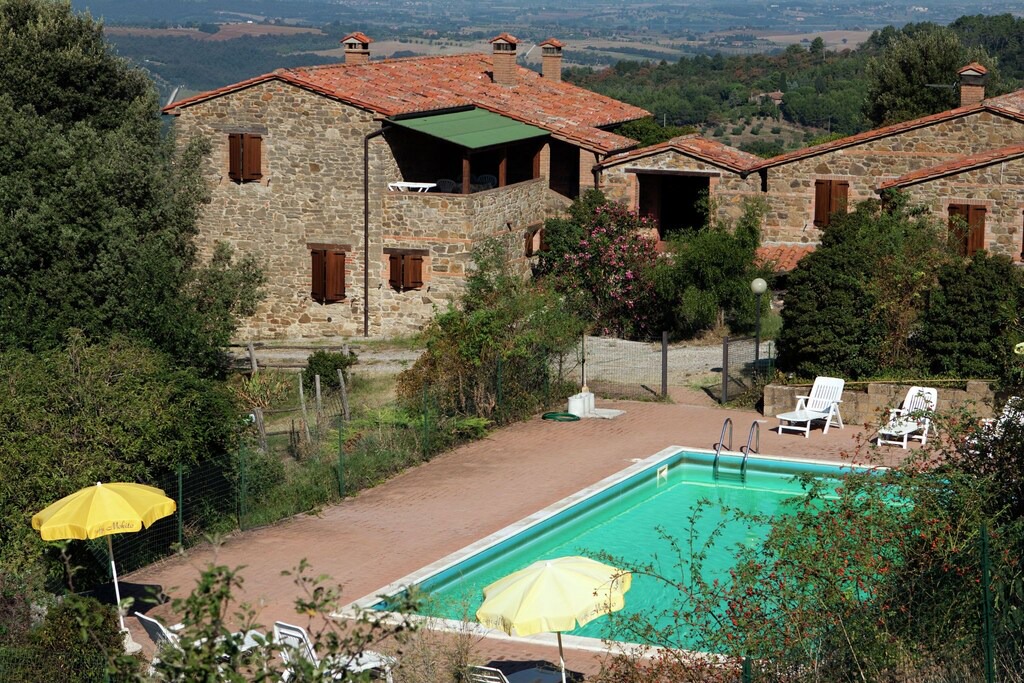 Paciano House | Cozy Farmhouse in Paciano with Swimming Pool
