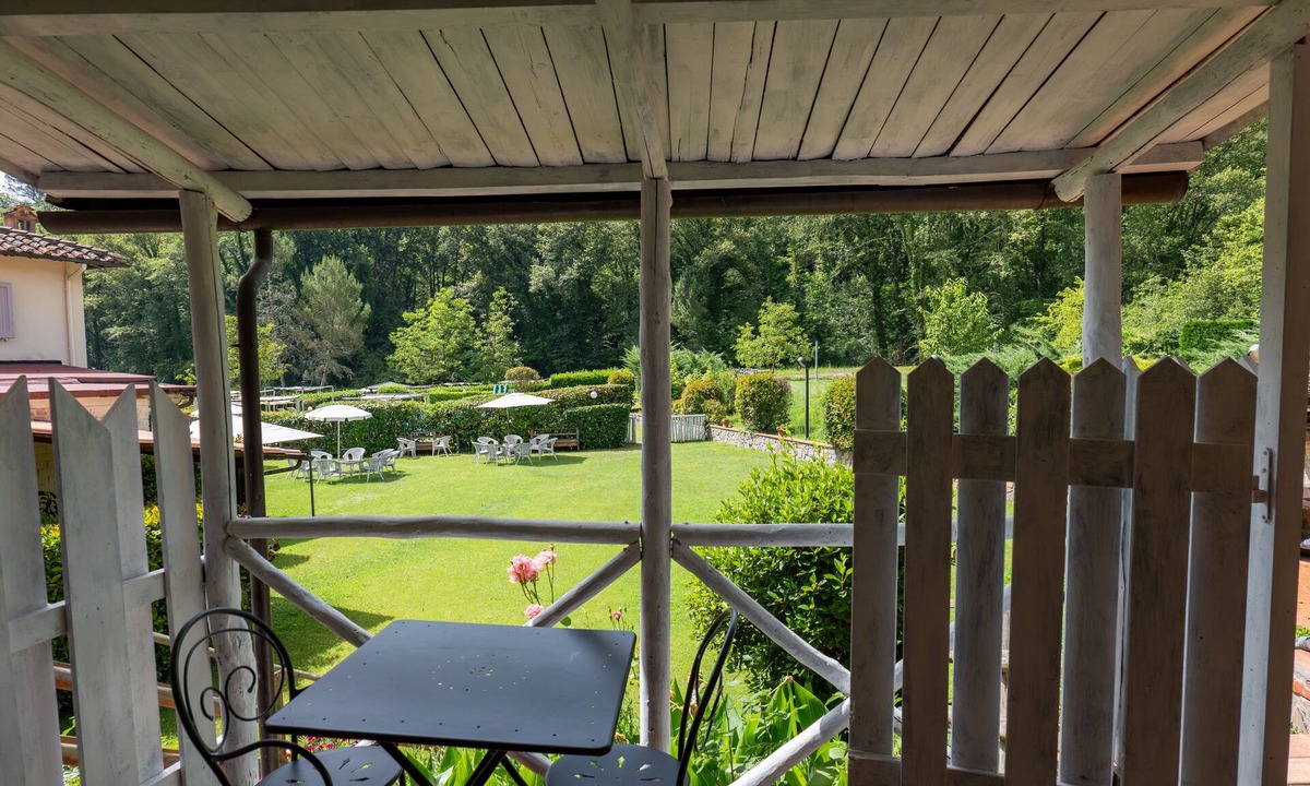 San Giovanni Valdarno Apartment | Cozy, Ideal for a Couple in Tuscan country with wifi and pool
