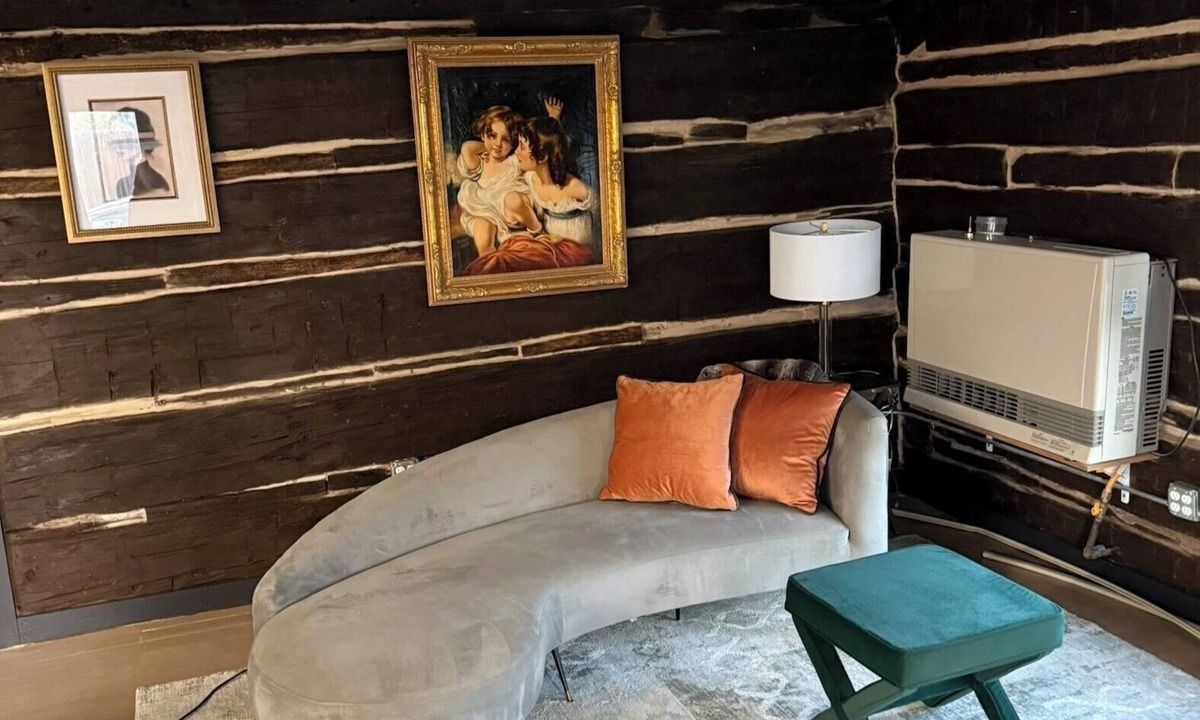 Pine Cabin | Cozy studio cabin in Pine with serene garden and conveniently close to highway.