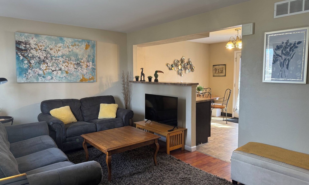 Berkley House | Cozy two bedroom duplex in central neighborhood