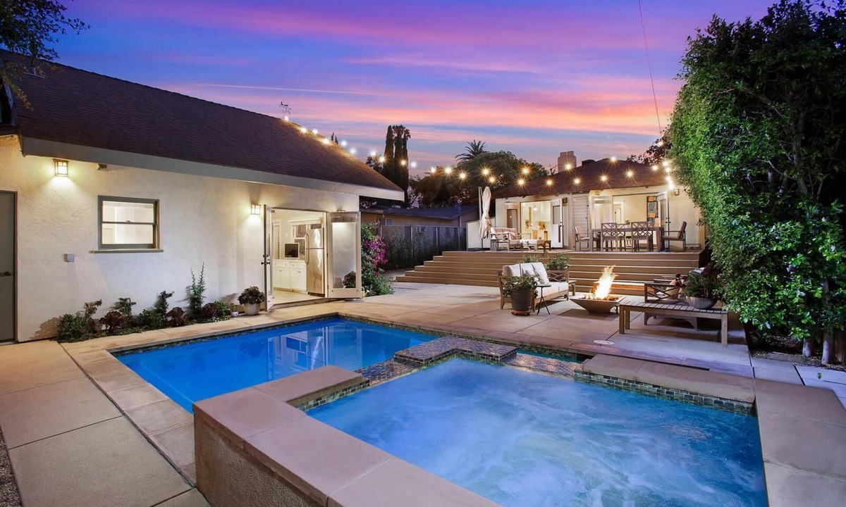Hollywood Villa | Craftsman Cottage- Historic Prairie Home w/Modern Comfort in Hollywood Hills
