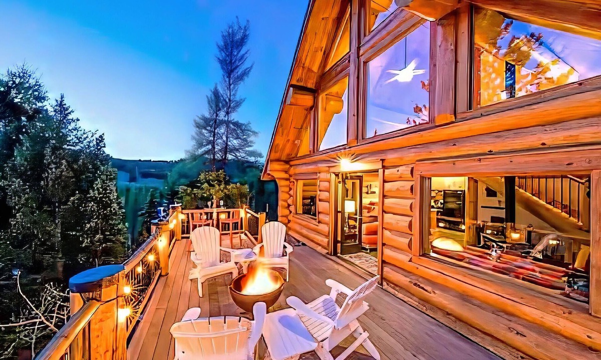 Black Hawk Cabin | Creekside Cabin with Private Hot Tub & Wood Stove