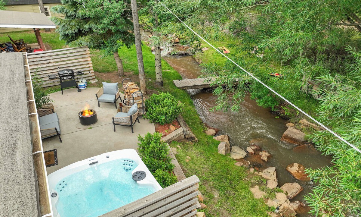 Cascade-Chipita Park Cabin | Creekside Cowboy Cabin with 360° Mountain Views