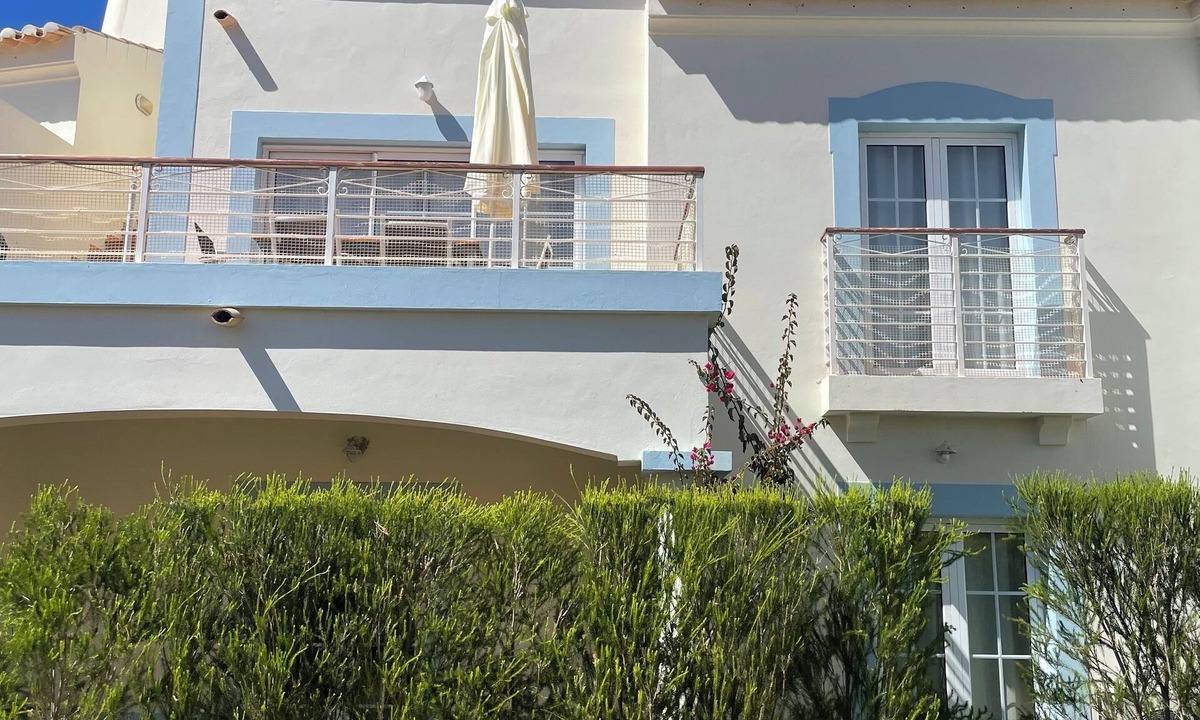 Budens House | Deluxe Golf Townhouse Only 5 Mins To The Beach