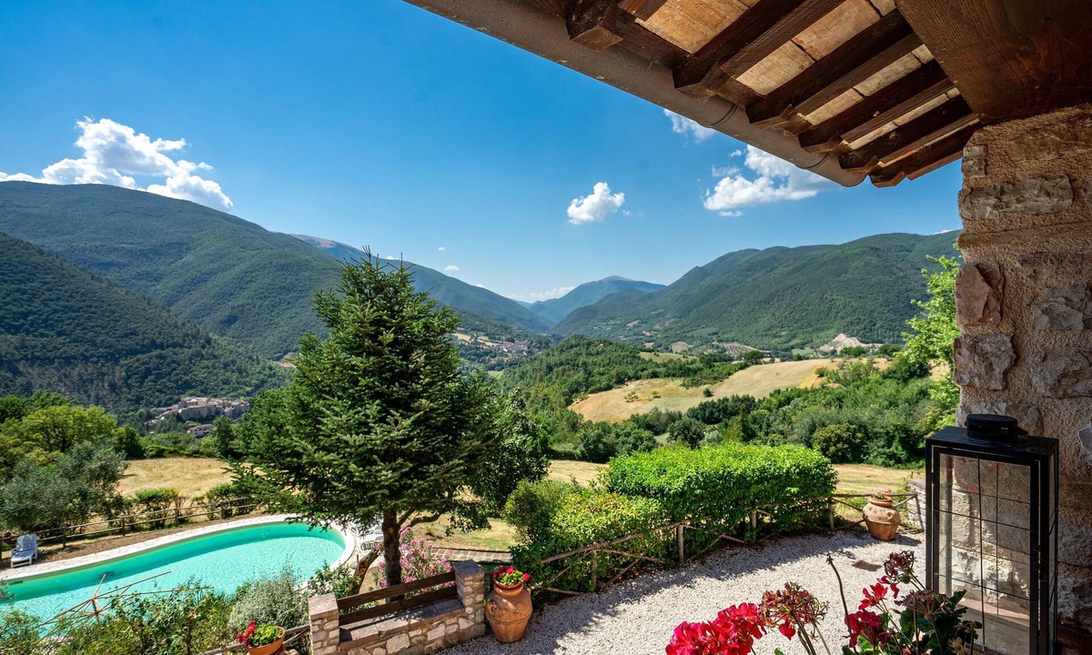 Sant'Anatolia di Narco Apartment | 'Dependance Del Casale Rosso' with Pool, Private Garden and Wi-Fi