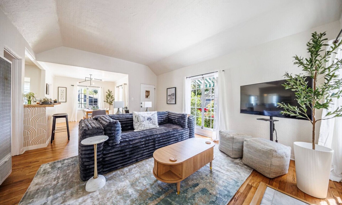 Carlson Park Apartment | Designer 2BR Home · 15 Min to UCLA + LAX
