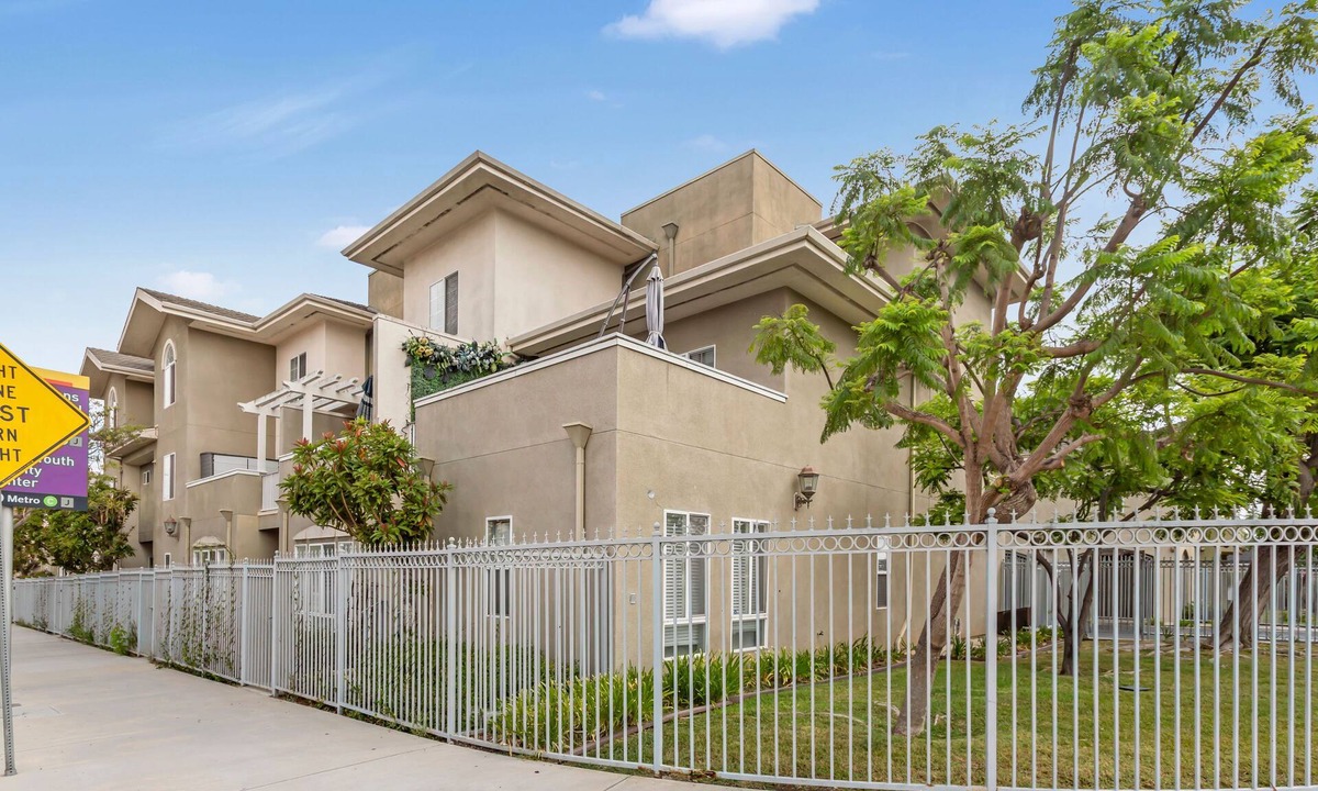 Los Angeles House | Designer LA Townhome Near Sofi/LAX