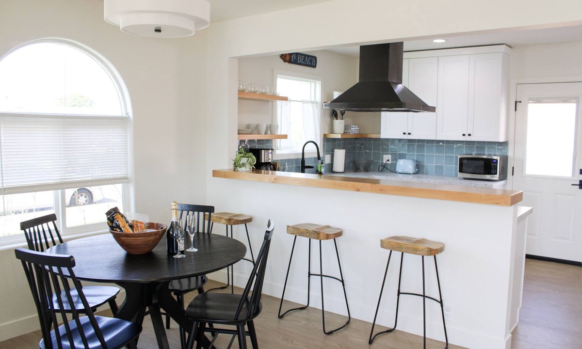 Del Aire House | Designer Remodel 3 bed/2 bath Beach House Near LAX