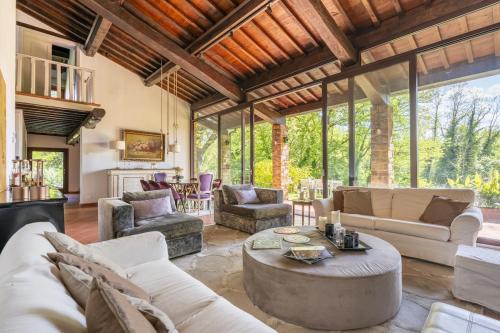 Montevarchi Apartment | Designer Villa with Private Garden & Jacuzzi