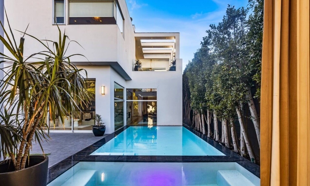 Beverly Grove House | DESIGNER WEST HOLLYWOOD VILLA with 4 Bedrooms, Pool & Spa