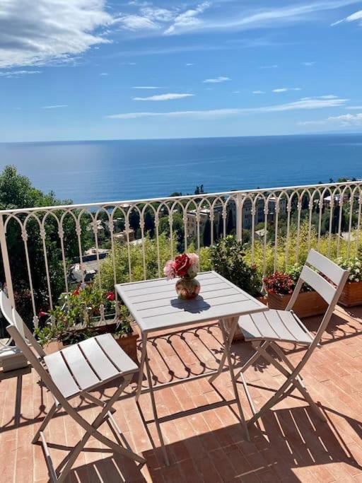Sant'Ilario Apartment | Dimora Concept - Beautiful flat with terrace and sea view - Free parking