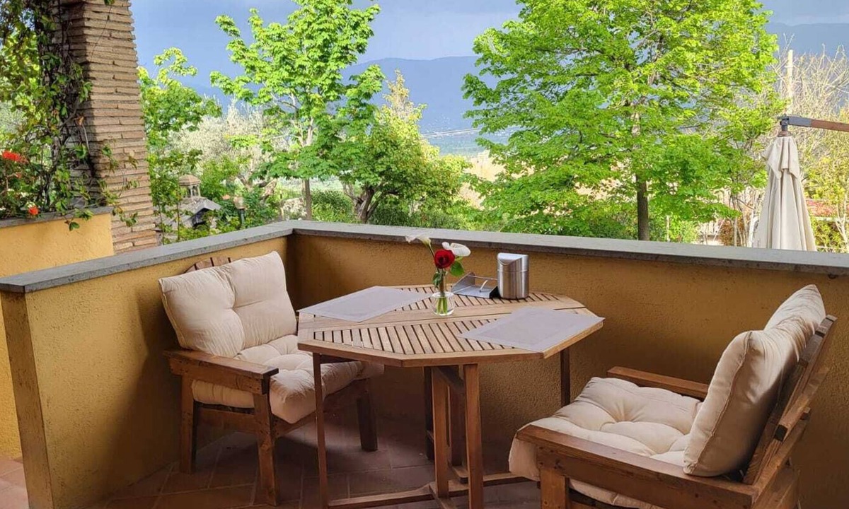 Montefalco Bed & Breakfast | Dimora del Falco - Panoramic villa in Umbria with suites & regional breakfast