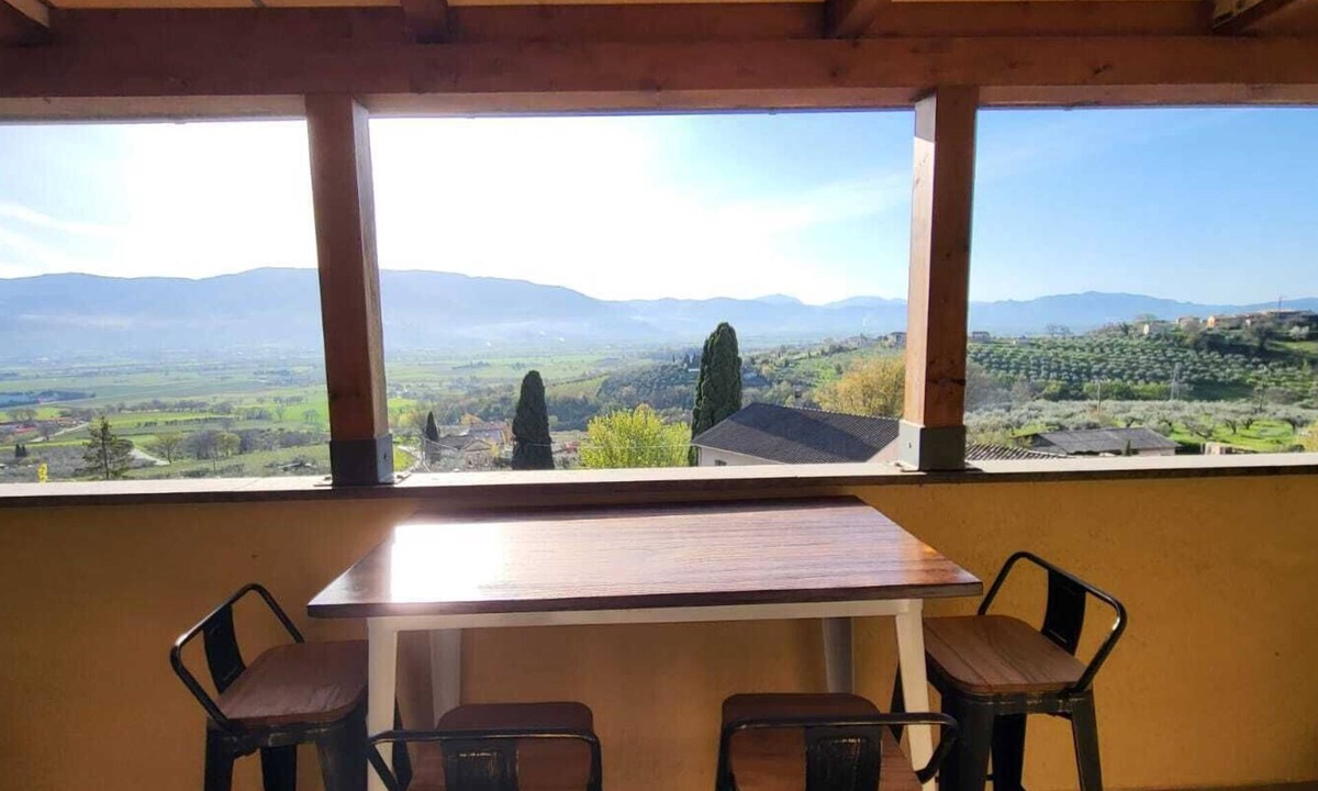 Montefalco Bed & Breakfast | Dimora del Falco - Panoramic villa in Umbria with suites & regional breakfast