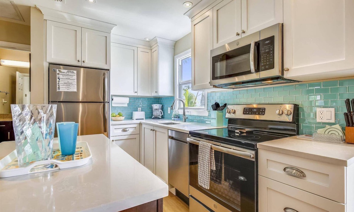 Truman Annex Condo | Discounted Rates! 2 Blocks to Duval St Pool | Shipyard Treasure by AvantStay