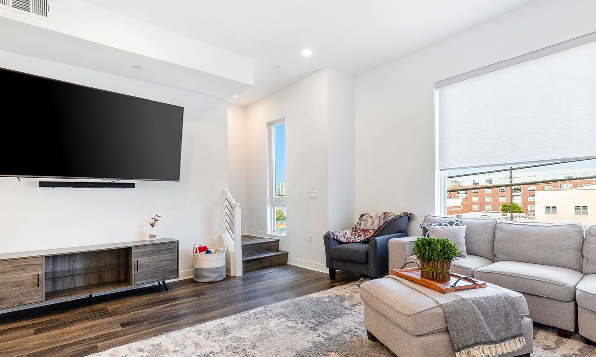 Central San Pedro House | Dog-friendly San Pedro home with deck, outdoor kitchen, AC, & washer/dryer