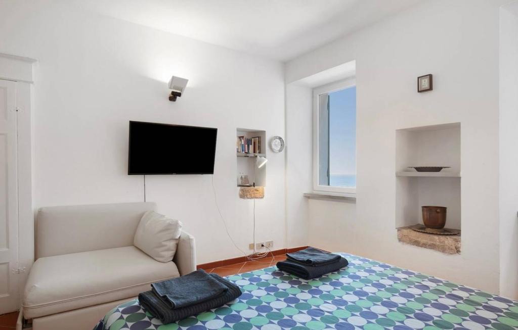 Manarola Apartment | Dolphin Casestate dot net