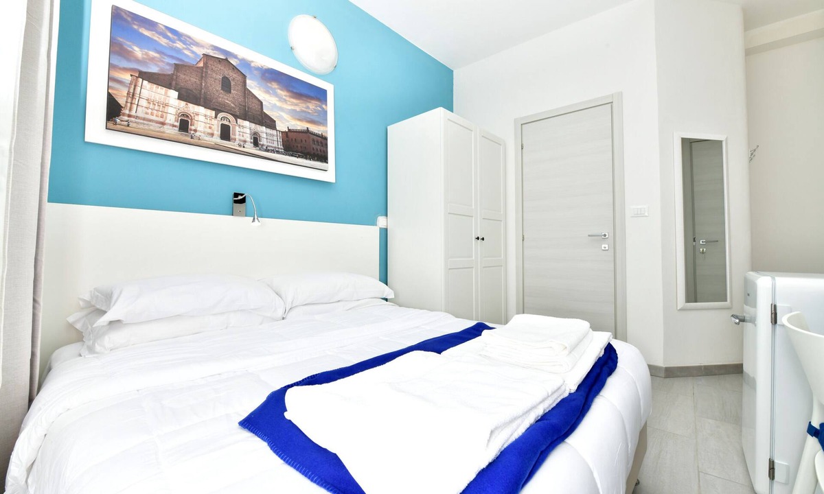 San Lazzaro di Savena House | Double room with private bathroom