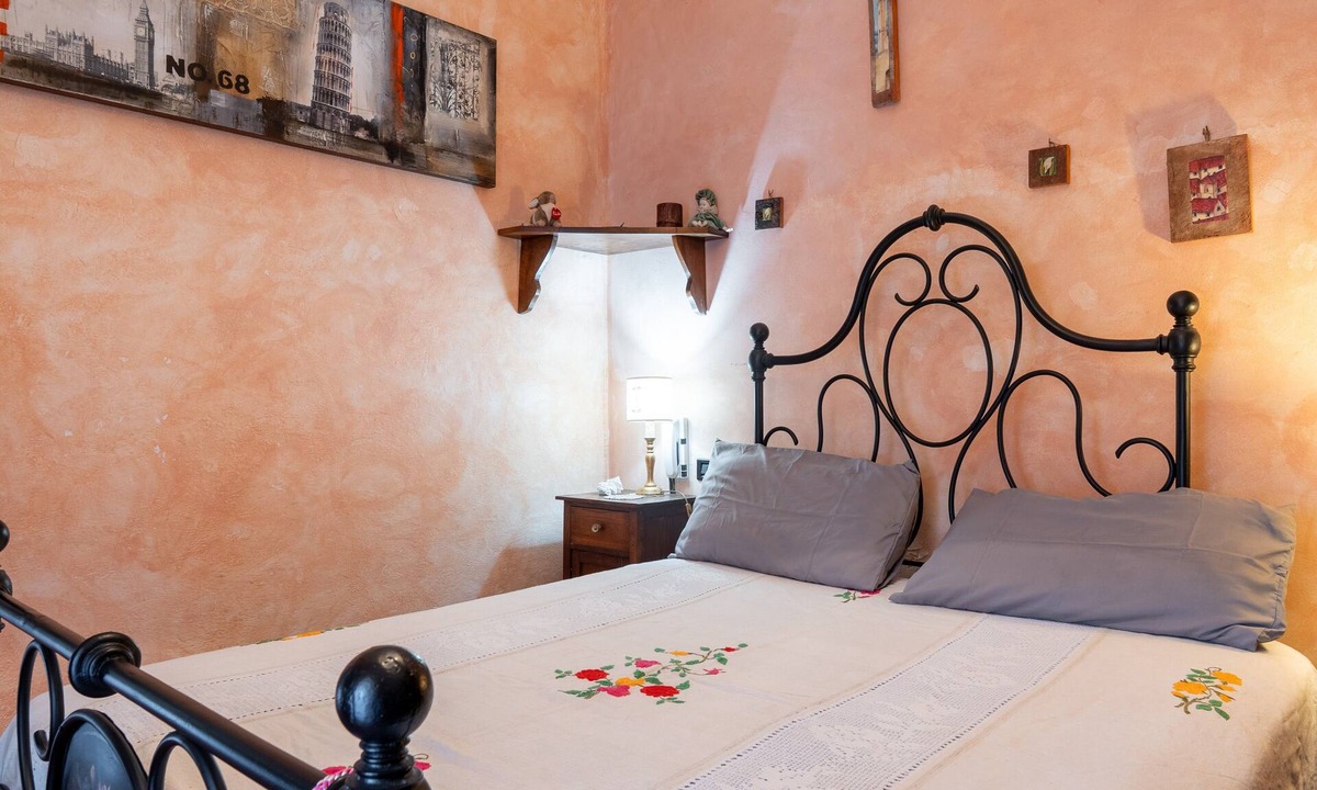 Anghiari Apartment | Double Rooms 'Beb 1416' with Shared Terrace, Shared Garden and Wi-Fi