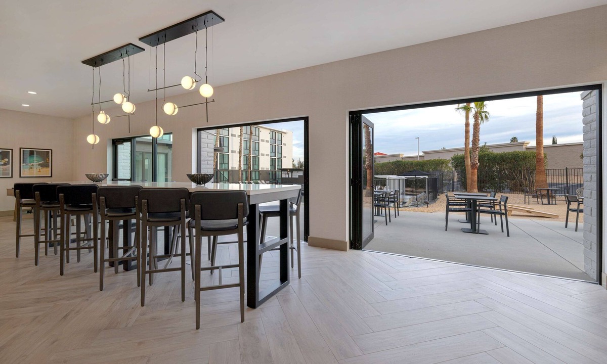 Palmdale Hotel | DoubleTree by Hilton Palmdale, CA