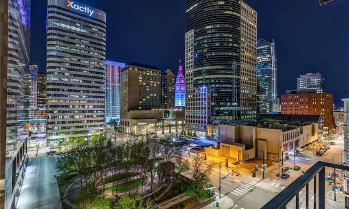 LoDo Condo | Downtown Larimer Square with free parking and amenities!