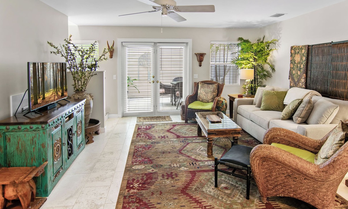 Old Town Condo | Duval Square Retreat: A beautiful condo steps from the action