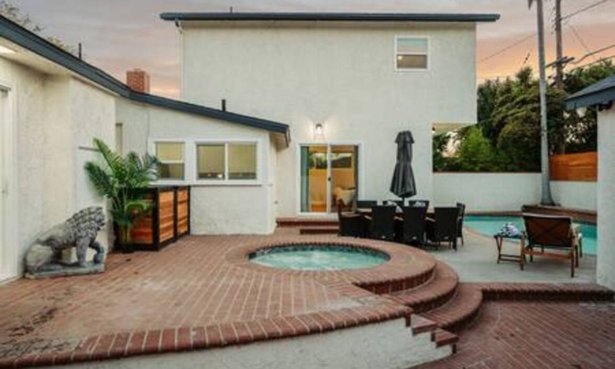 The Plaza House | Elegant Oasis | Heated Pool & Spa | 5mi to Beach
