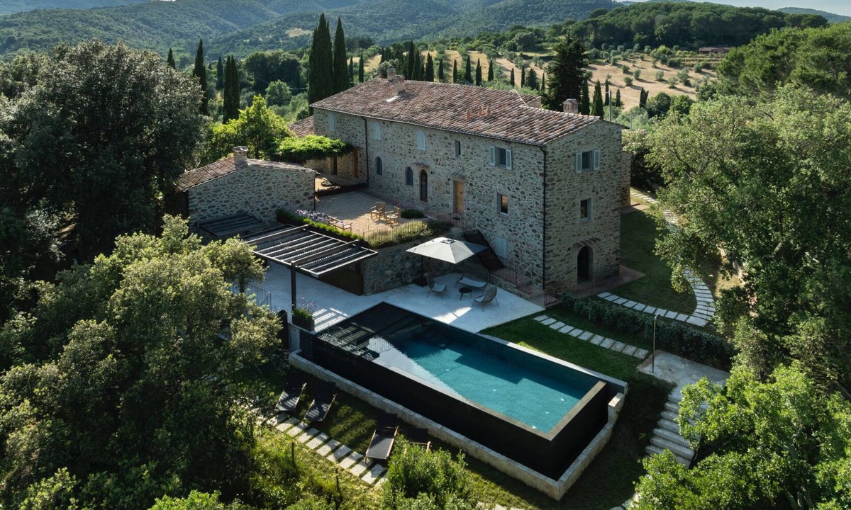 Suvereto Villa | Elegant residence located on a tuscan hill with swimming pool and a tennis court
