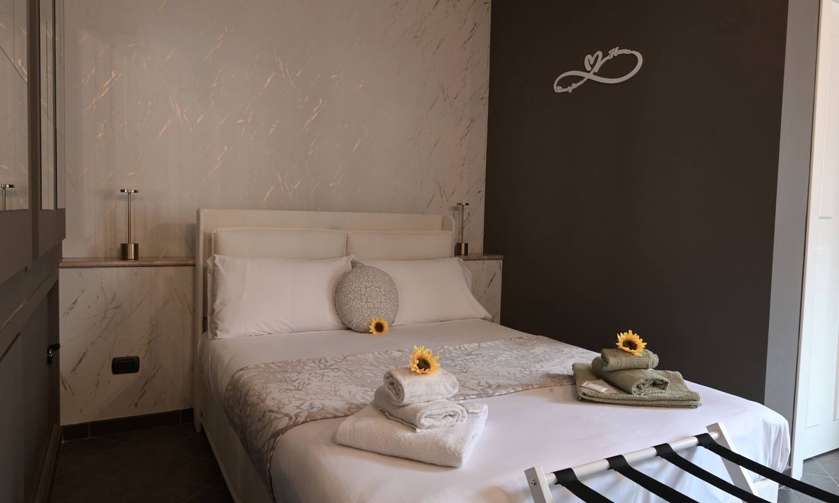 Ronciglione Apartment | Elegant room in Ronciglione in historic building with private bathroom