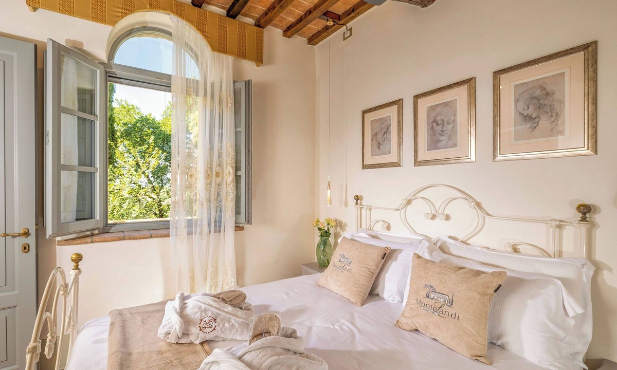 Montalcino Apartment | Elegant Tuscan Apartment with Fireplace and Countryside Views