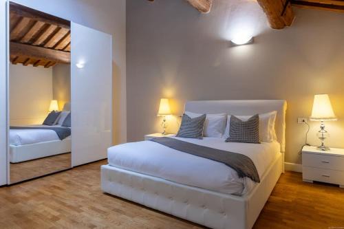Ferrara Historic Centre Apartment | [Eleganza fronte Castello Estense]