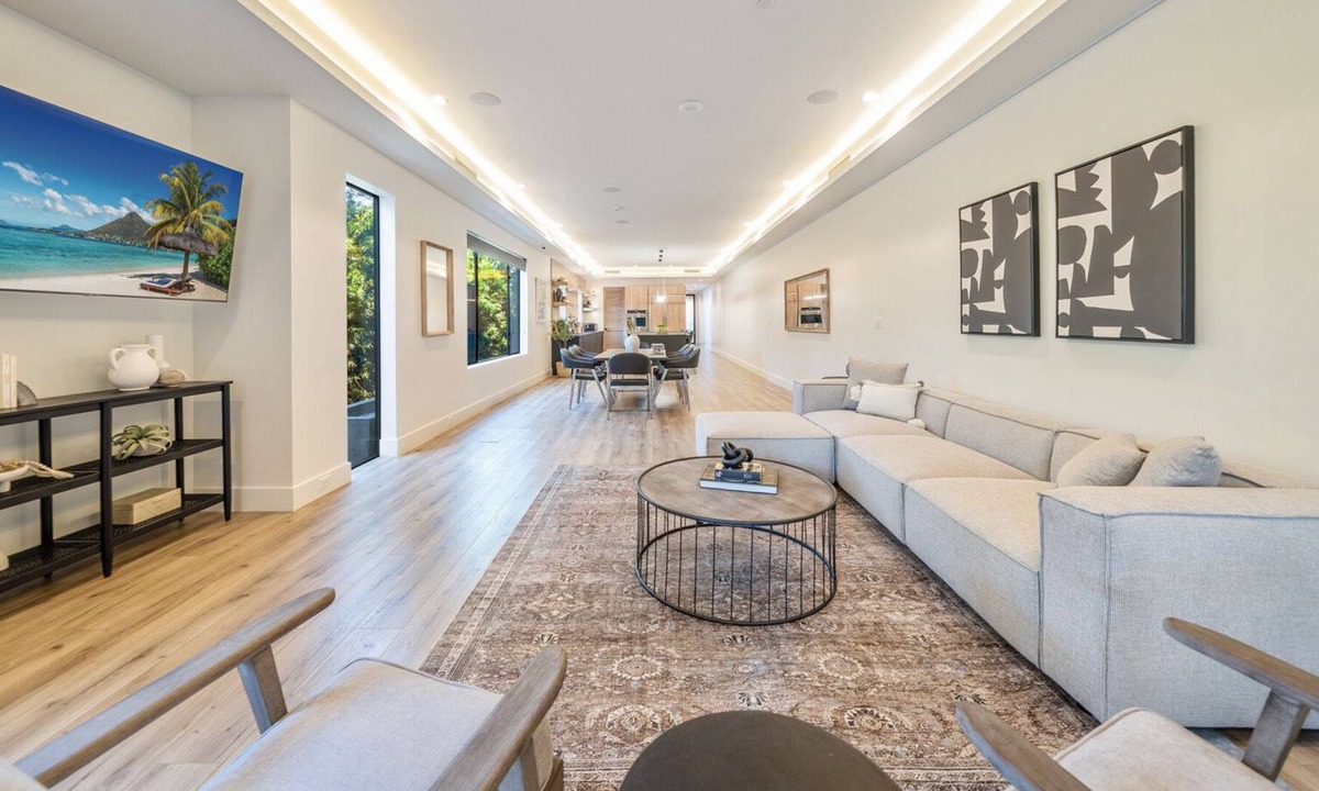 Pico - Robertson House | Enchanting Luxury in Beverlywood