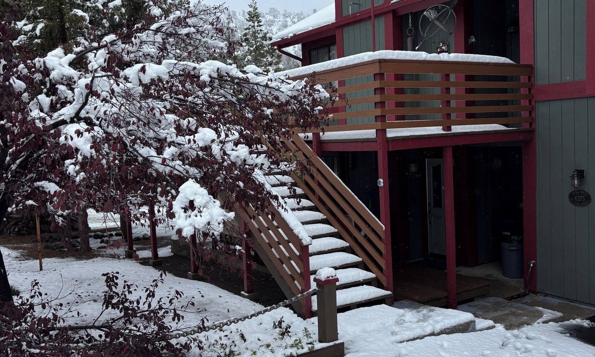 Wrightwood House | Enjoy the cool mountain air at the spacious and unique Ragtime Rose.