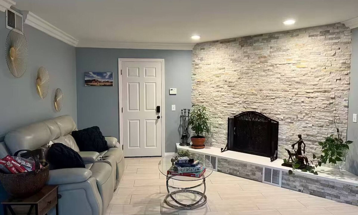 Lancaster House | Entire Luxury 4BR House, Quiet Area, Private Yard