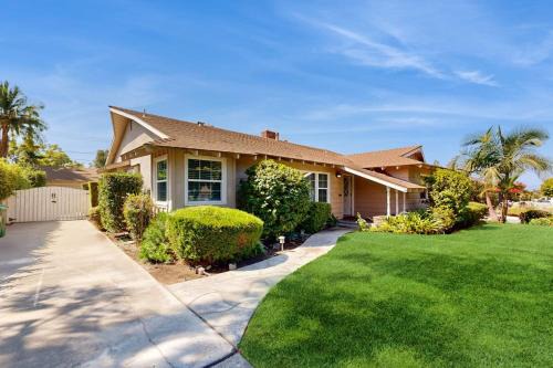 Orange House | Evening Oasis