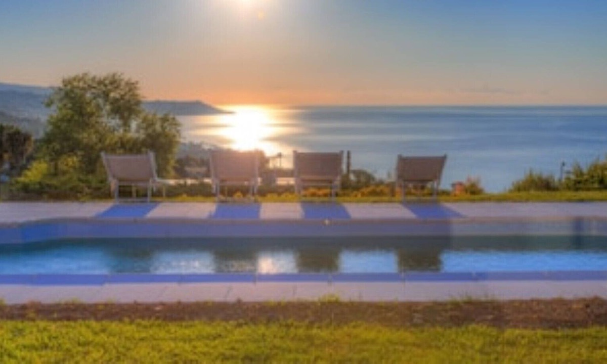 Sanremo Villa | EXCLUSIVE VILLA WITH LARGE GARDEN POOL 5 MINUTES FROM THE BEACH