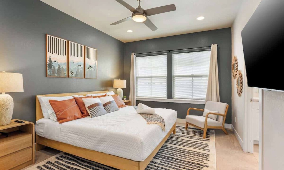 Northfield Condo | Executive 3BR/DIA + Medical Hub/Central Park