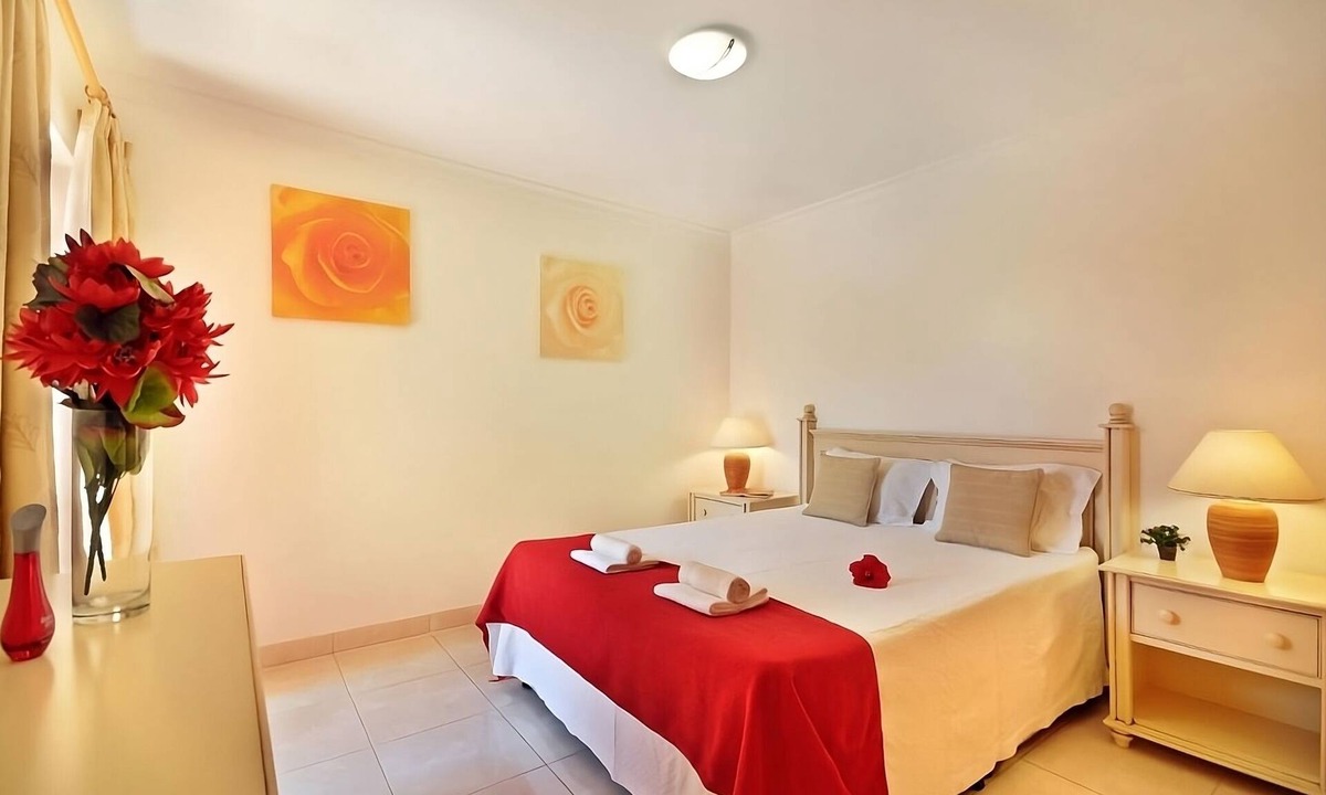 Meia Praia Hotel | Family and Friends Getaway! Fully-equipped Kitchen, Outdoor Pools, Free Parking!